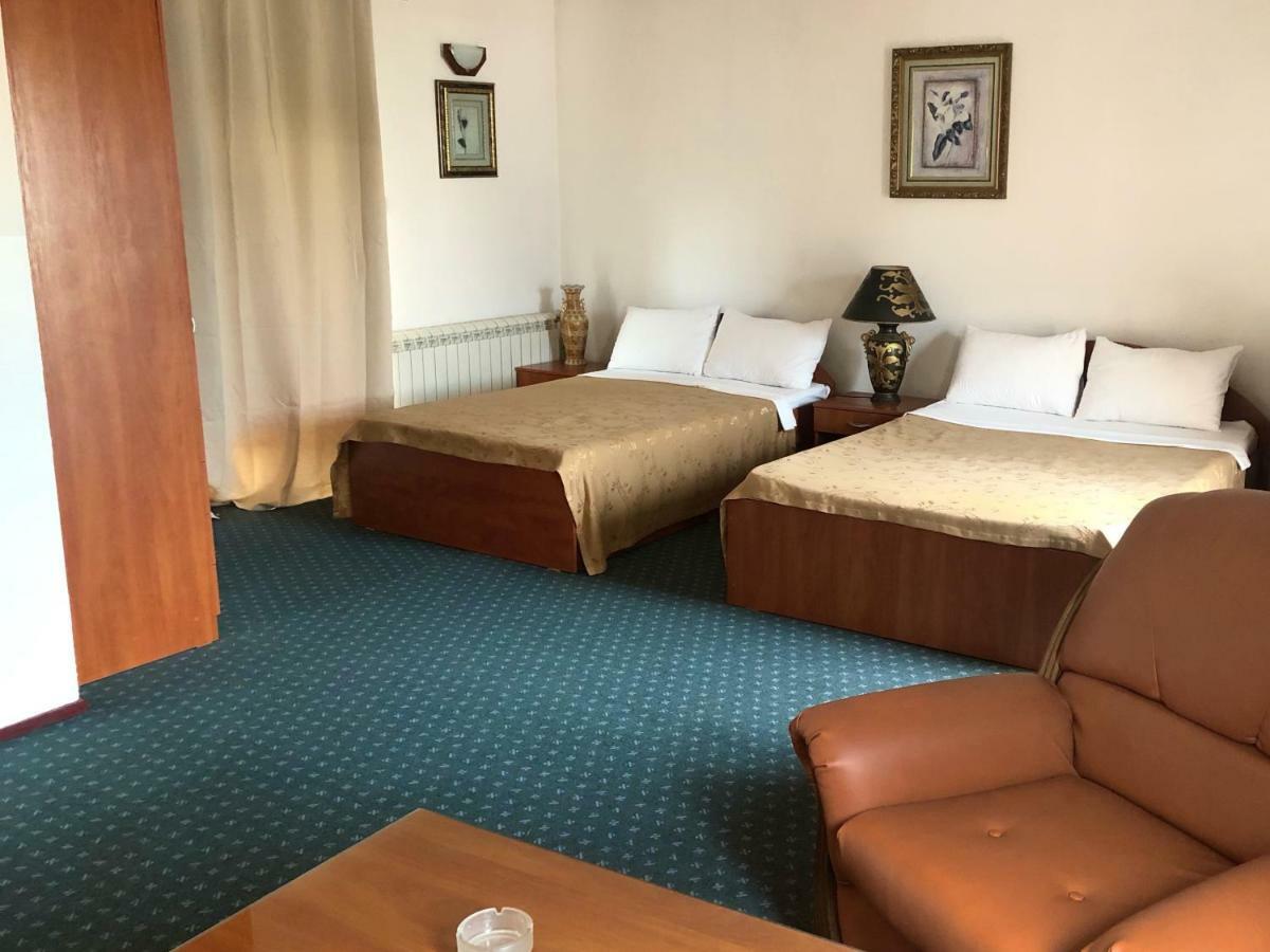 Hotel Vergina Skopje Bagian luar foto