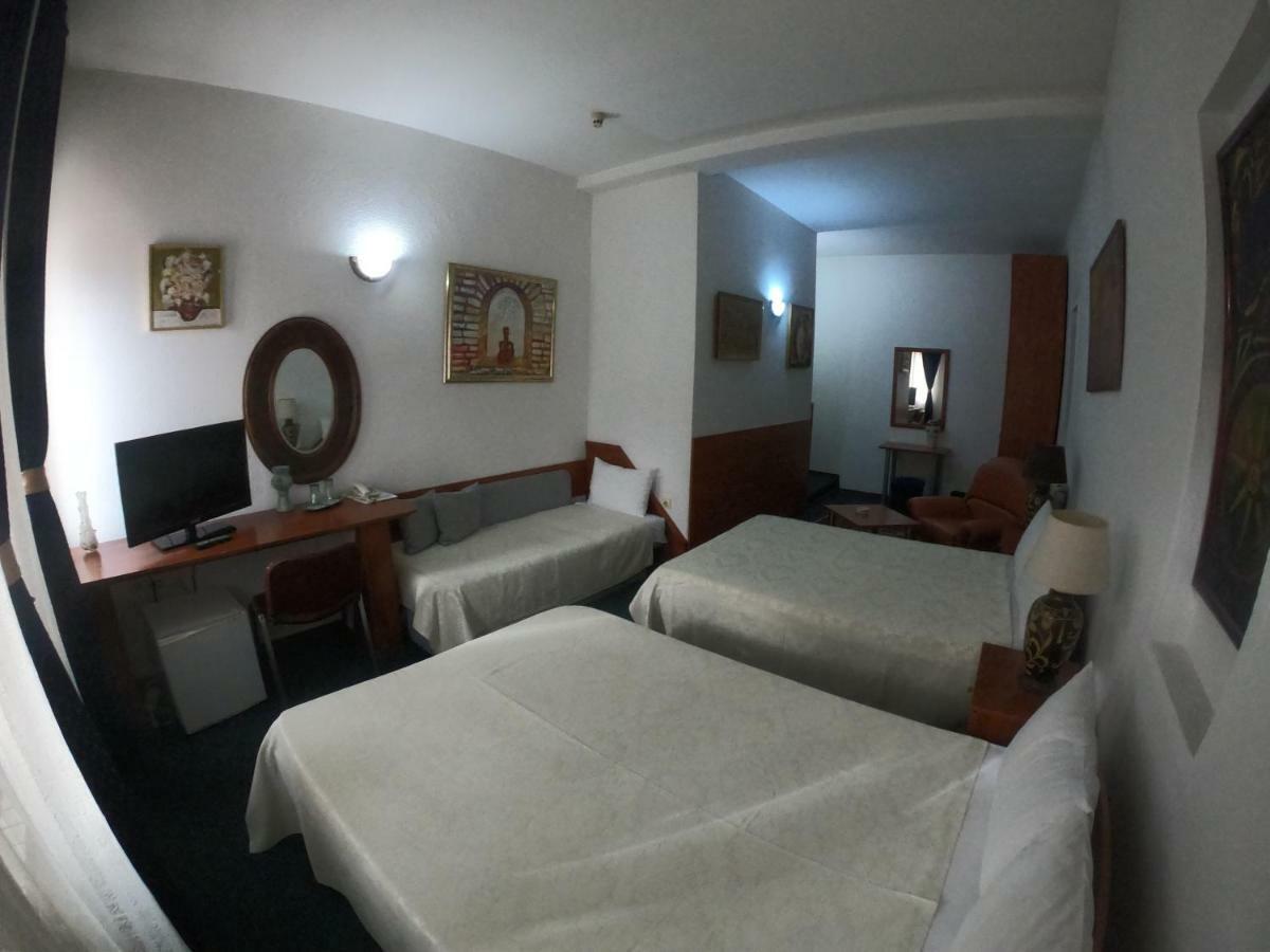Hotel Vergina Skopje Bagian luar foto