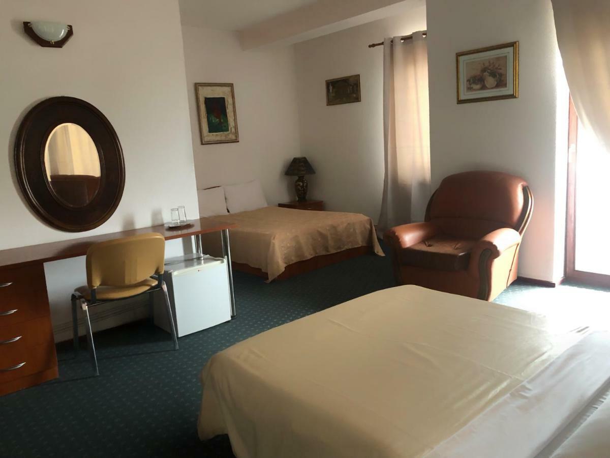 Hotel Vergina Skopje Bagian luar foto