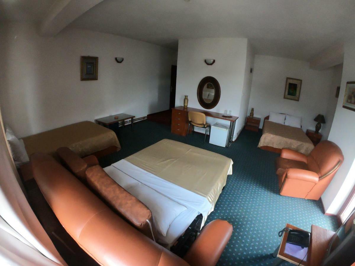 Hotel Vergina Skopje Bagian luar foto