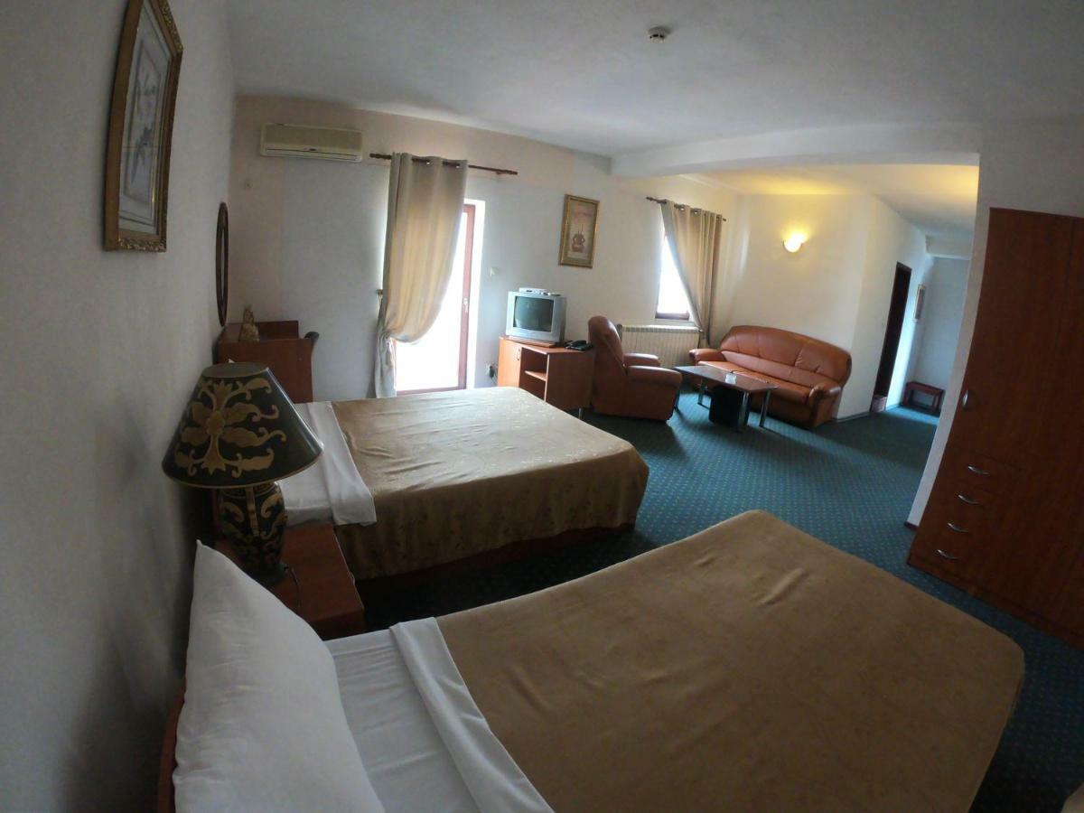 Hotel Vergina Skopje Bagian luar foto