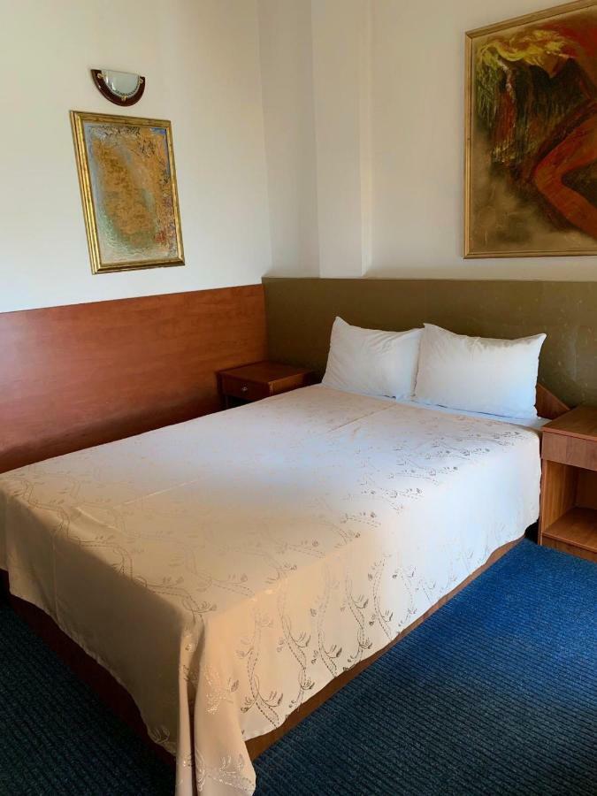 Hotel Vergina Skopje Bagian luar foto